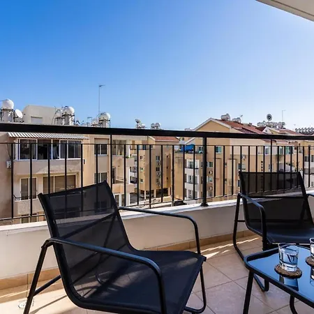 Appartamento Averna - Breezy 2-br & Balcony In