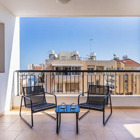 Averna - Breezy 2-br & Balcony In Larnaca