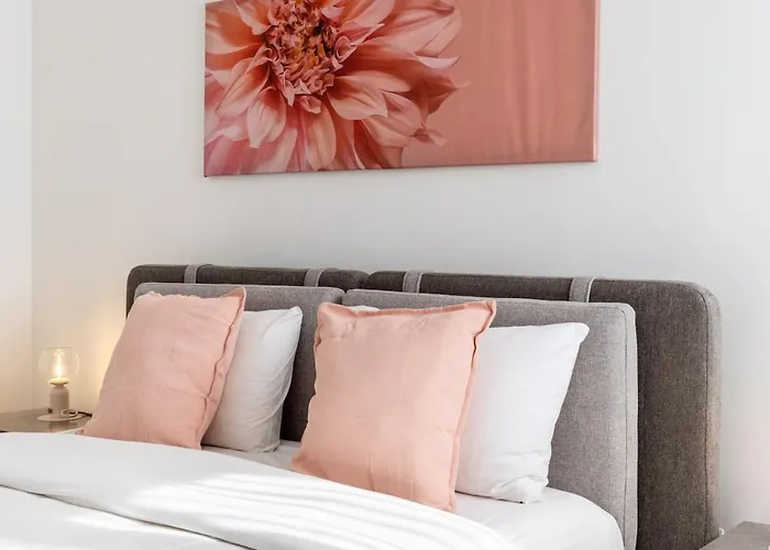 Appartamento Averna - Breezy 2-br & Balcony In