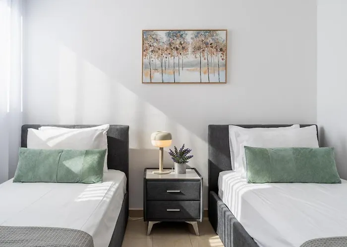 Averna - Breezy 2-br & Balcony In Apartment Larnaca