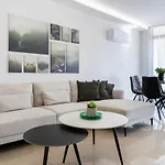 Averna - Breezy 2-br & Balcony In شقة لارنكا