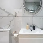 شقة Averna - Breezy 2-br & Balcony In