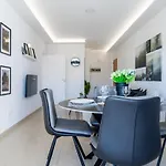 شقة Averna - Breezy 2-br & Balcony In *