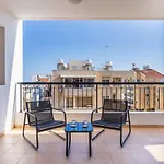 Averna - Breezy 2-br & Balcony In لارنكا