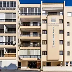 Averna - Breezy 2-br & Balcony In * لارنكا