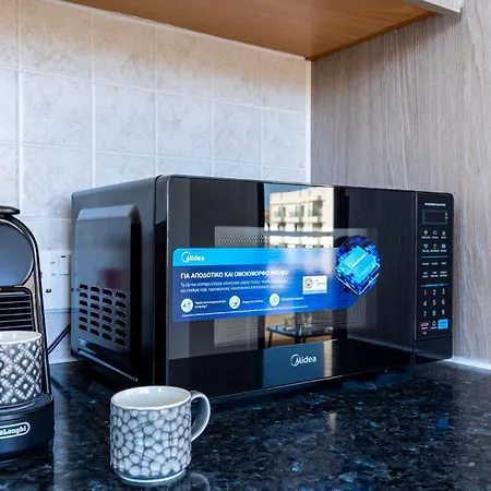 Averna - Breezy 2-br & Balcony In Larnaca