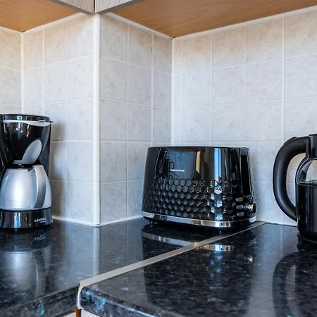 Averna - Breezy 2-br & Balcony In Ларнака