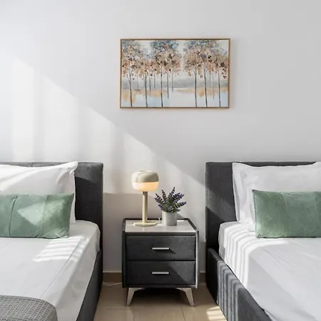 Averna - Breezy 2-br & Balcony In Appartement Larnaca
