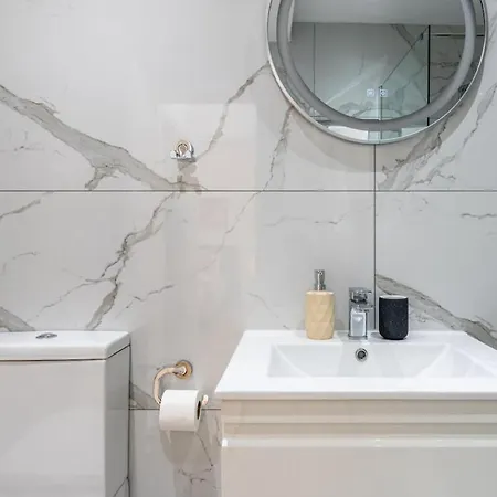 דירה Averna - Breezy 2-br & Balcony In