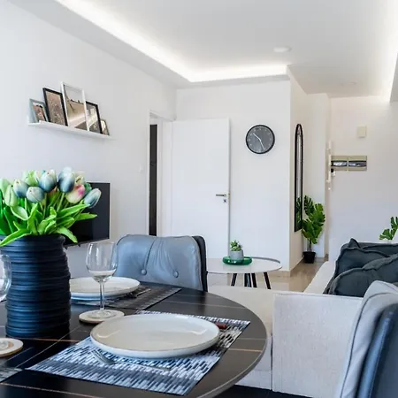 Appartement Averna - Breezy 2-br & Balcony In *
