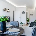 Lejlighed Averna - Breezy 2-br & Balcony In *