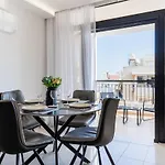 Averna - Breezy 2-br & Balcony In *