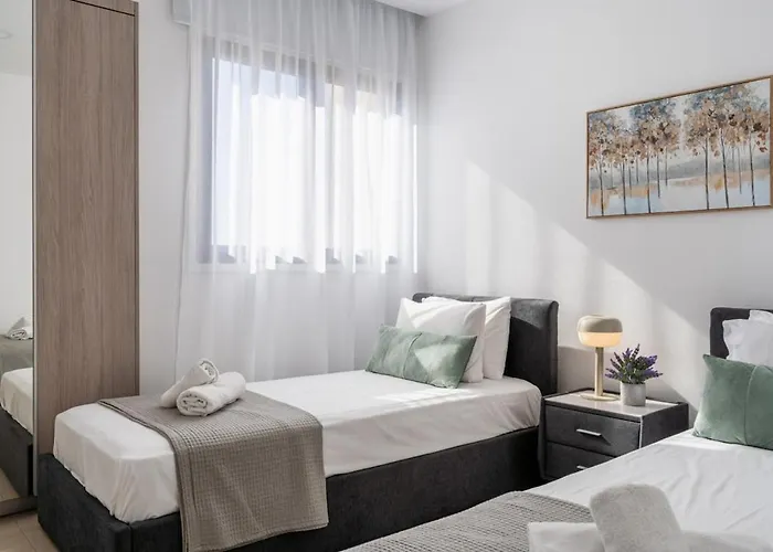 Averna - Breezy 2-br Apt&balcony In *