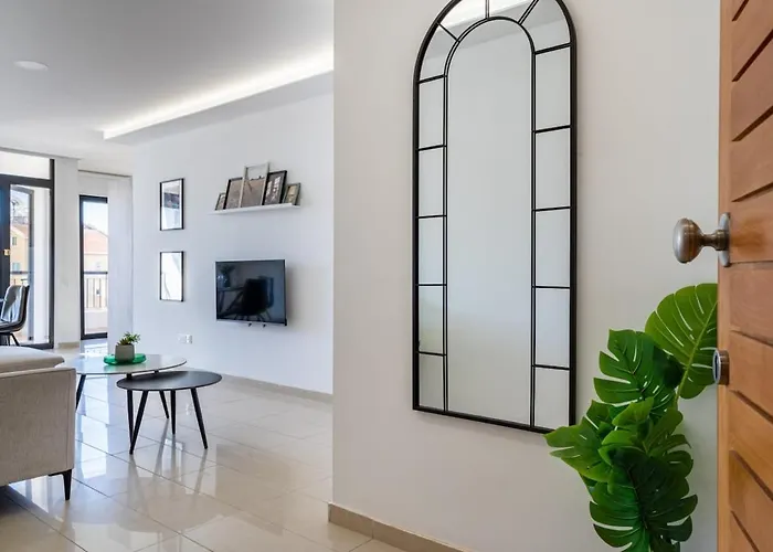 Averna - Breezy 2-br Apt&balcony In Apartament Larnaca